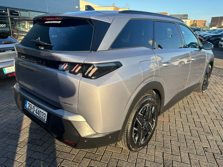 2025 Peugeot 5008  €44,950