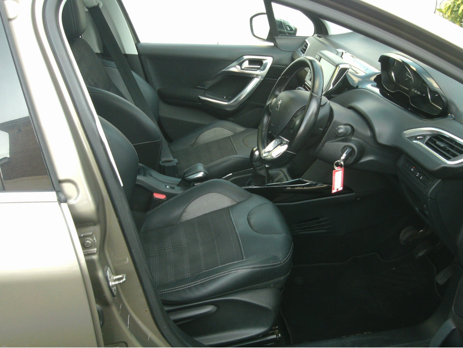 2016 Peugeot 2008 - image 7