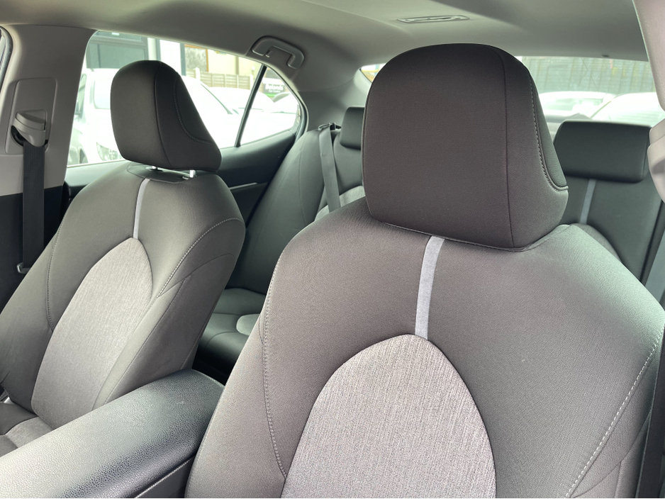 2021 Toyota Camry - image 10