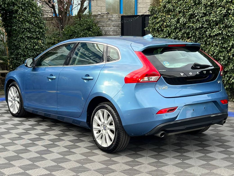 2016 Volvo V40 - image 5