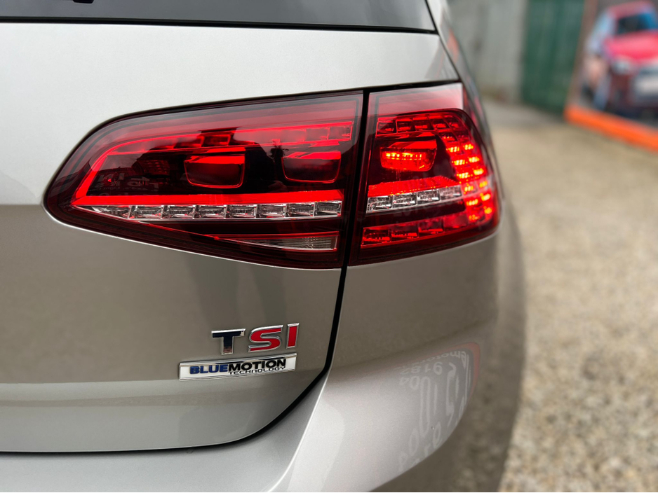 2017 Volkswagen Golf - image 8