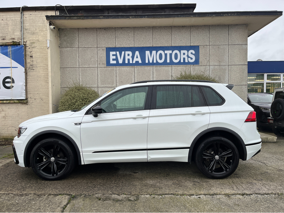 2020 Volkswagen Tiguan R-LINE 4MOTION AUTOMATIC 2.0 DIESEL //LOW MILES//HIGH SPEC//360 PARKING CAMERAS//HALF LEATHER HEATED FRONT AND REAR SEATS//KEYLESS ENTRY// €34,950