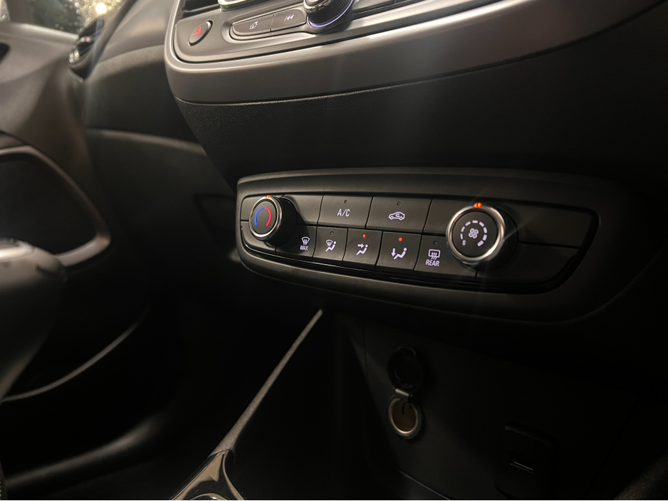 2024 Opel Crossland X *Only 12000 Kms* As New Petrol Manual High Spec 2024 Opel Crossland Rear View Camera Apple Car Play www.bolands.ie Est.1955 €21,950