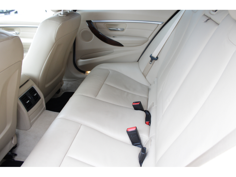 2019 BMW 3 Series - image 21