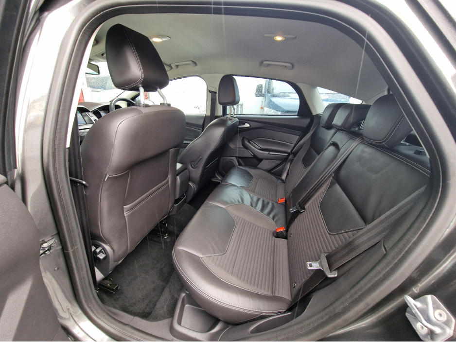 2016 Ford Focus - image 32