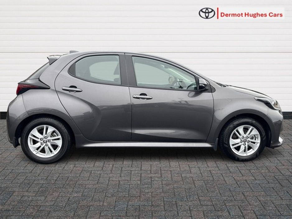 2023 Toyota Yaris 1.5 HYBRID LUNA 4DR AUTO €22,950