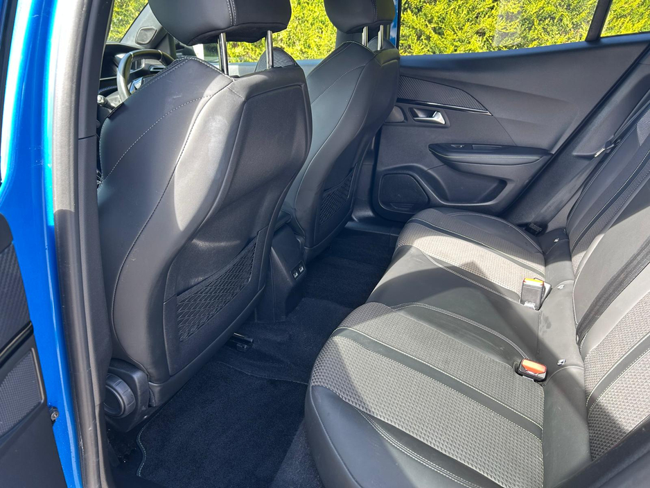 2023 Peugeot 2008 - image 9