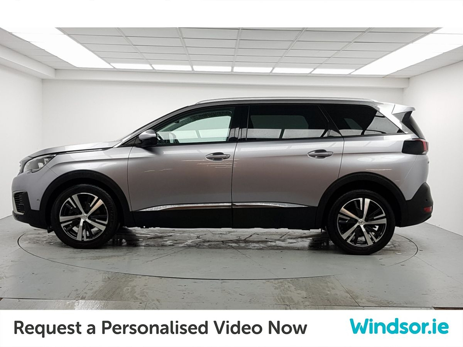 2020 Peugeot 5008 - image 5