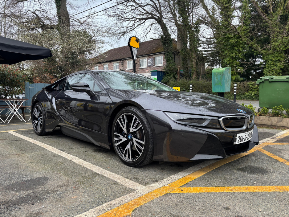 2020 BMW i8 - image 4