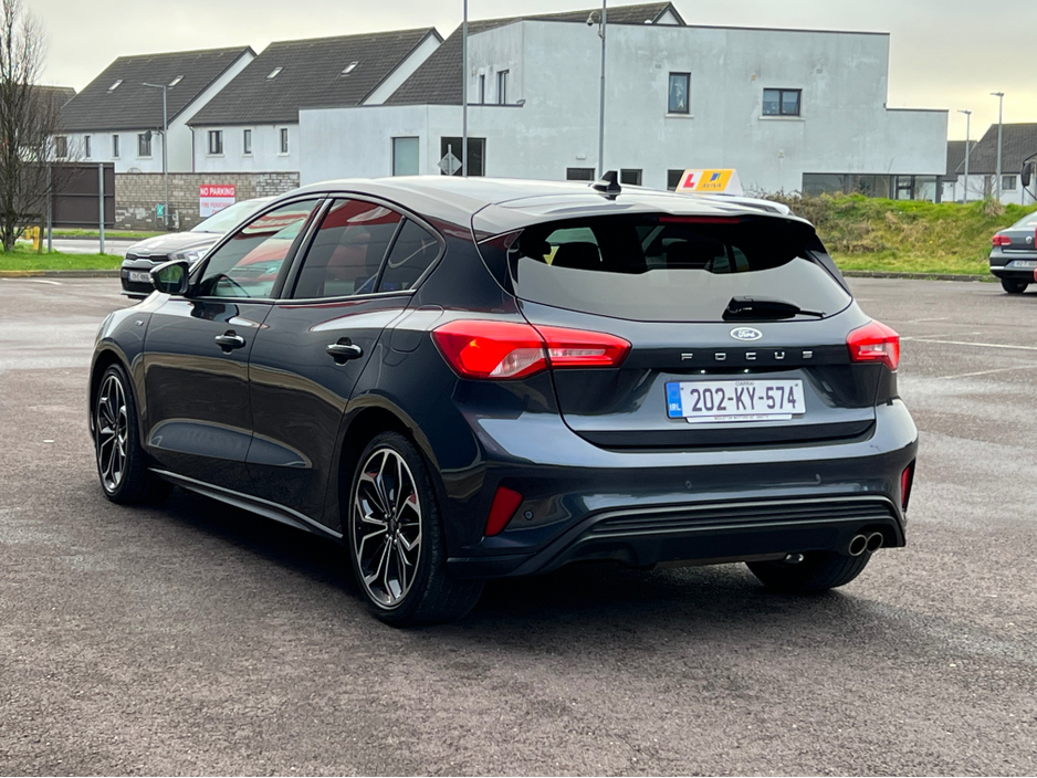 2020 Ford Focus - image 7