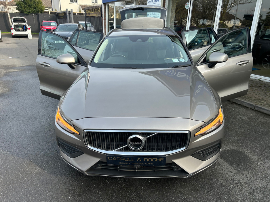 2018 Volvo V60 - image 23