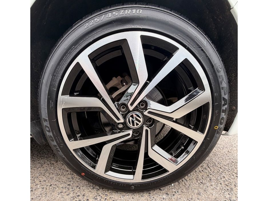 2021 Volkswagen Golf - image 13