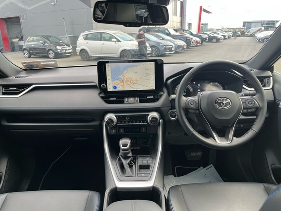 2025 Toyota Rav4 - image 8