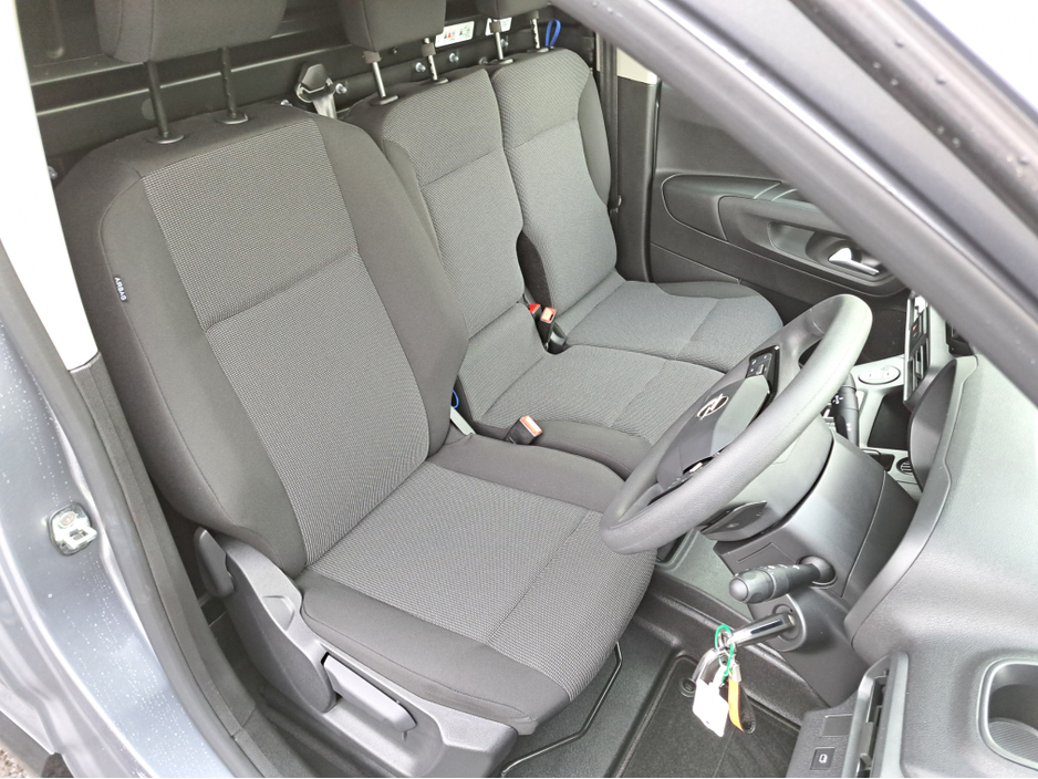 2026 Opel Combo SPORTIVE L1H1 1.5TD 130BHP **8 SPEED AUTOMATIC**TOP SPEC** €25,163