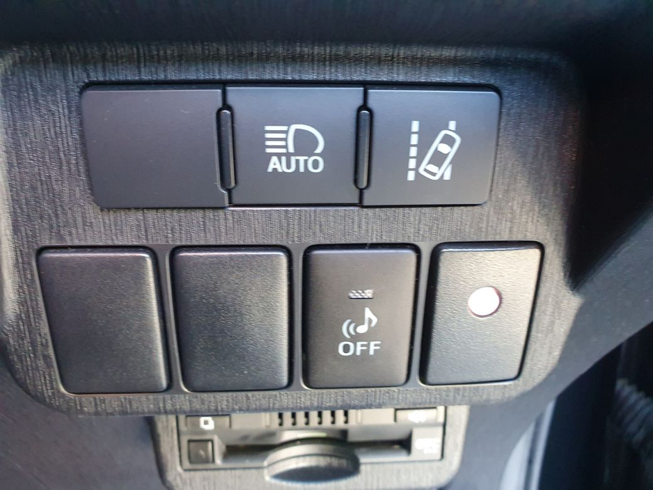 2018 Toyota Prius+ - image 26