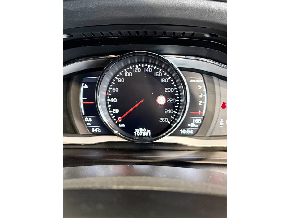 2017 Volvo XC60 - image 14