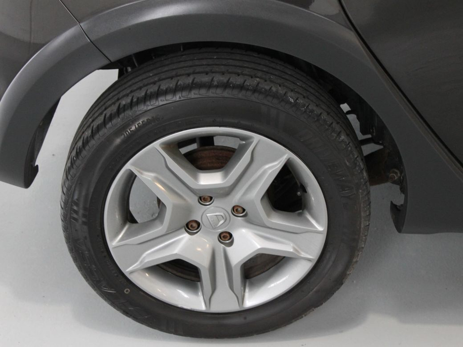 2020 Dacia Sandero - image 27