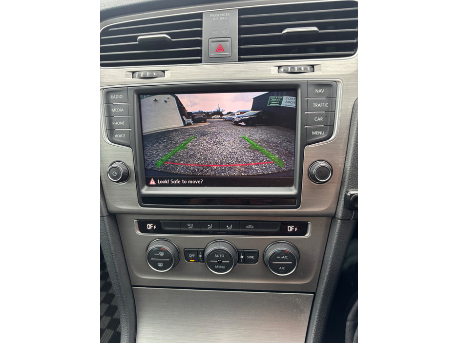 2016 Volkswagen Golf - image 10