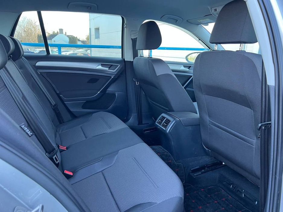 2015 Volkswagen Golf - image 8