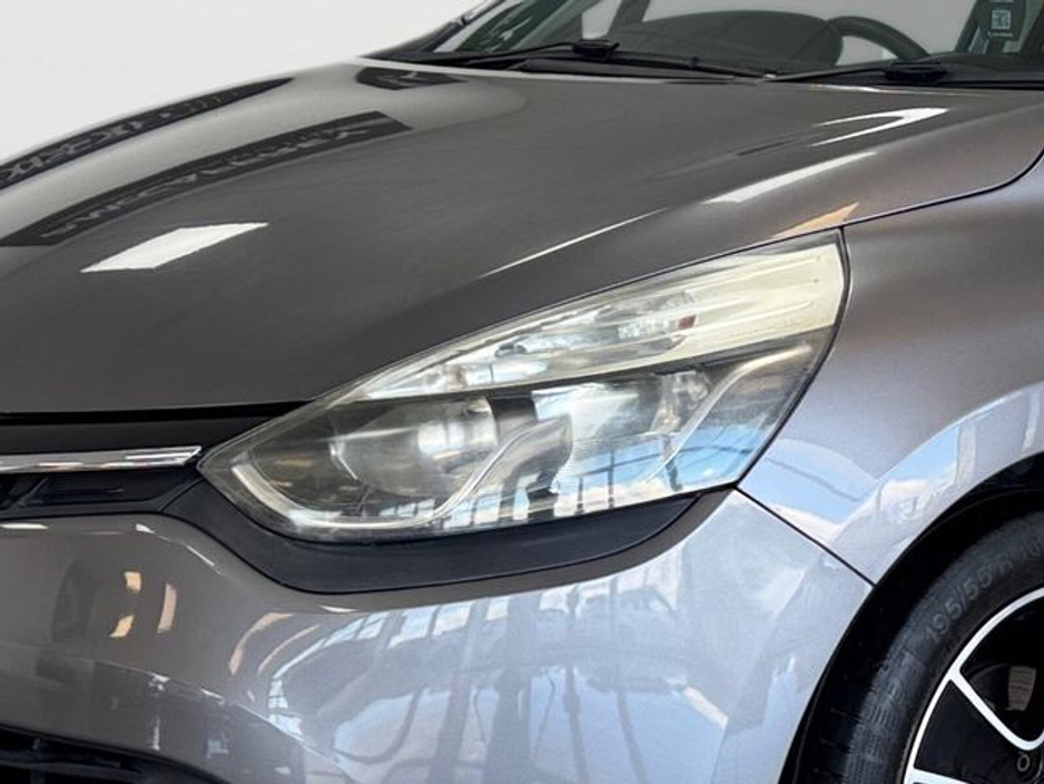 2015 Renault Clio - image 9