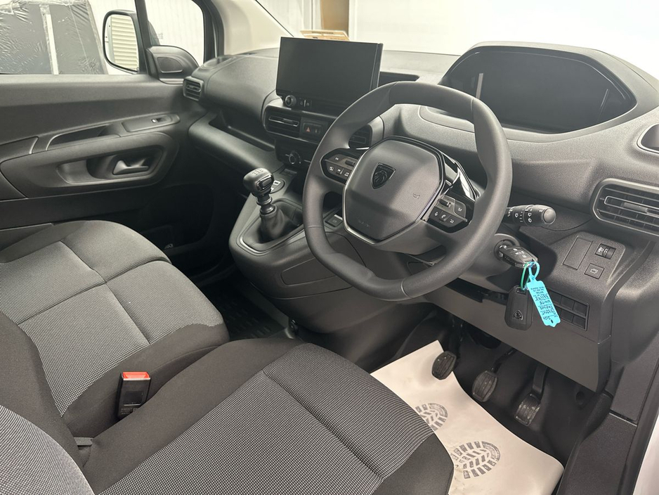 2026 Peugeot Partner - image 6