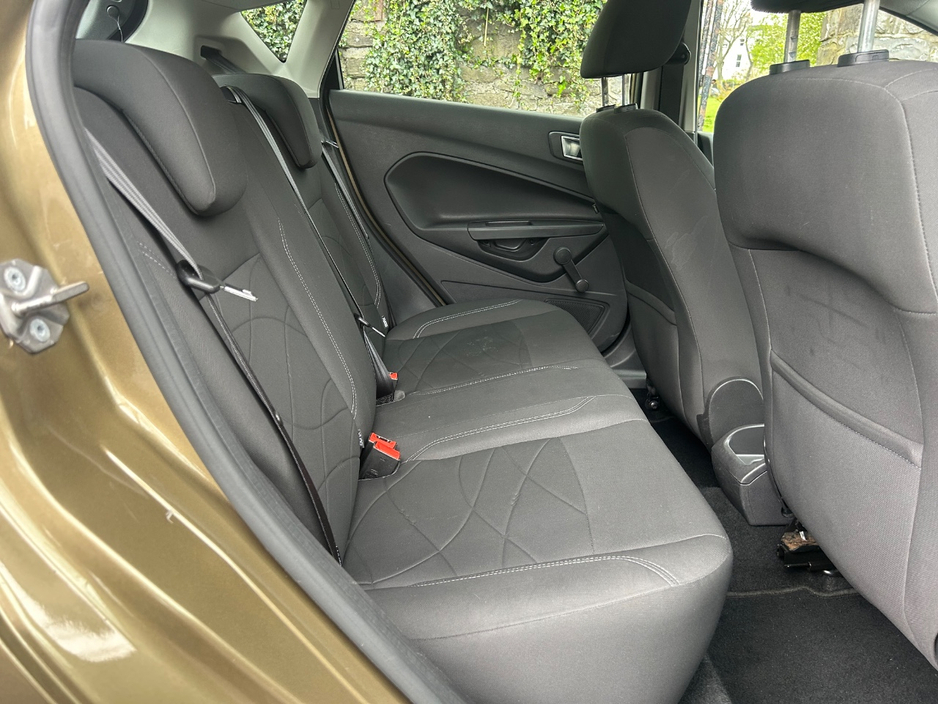 2013 Ford Fiesta - image 15