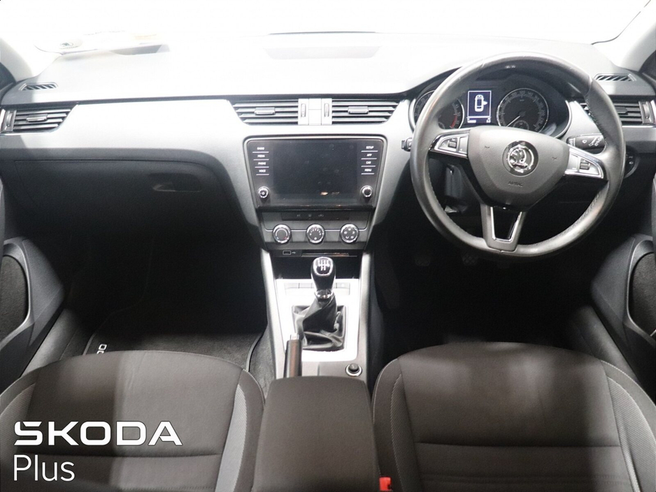 2021 Skoda Octavia - image 2