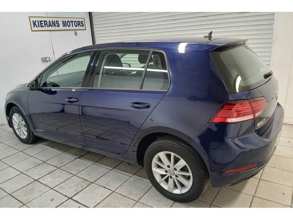 2020 Volkswagen Golf - image 3