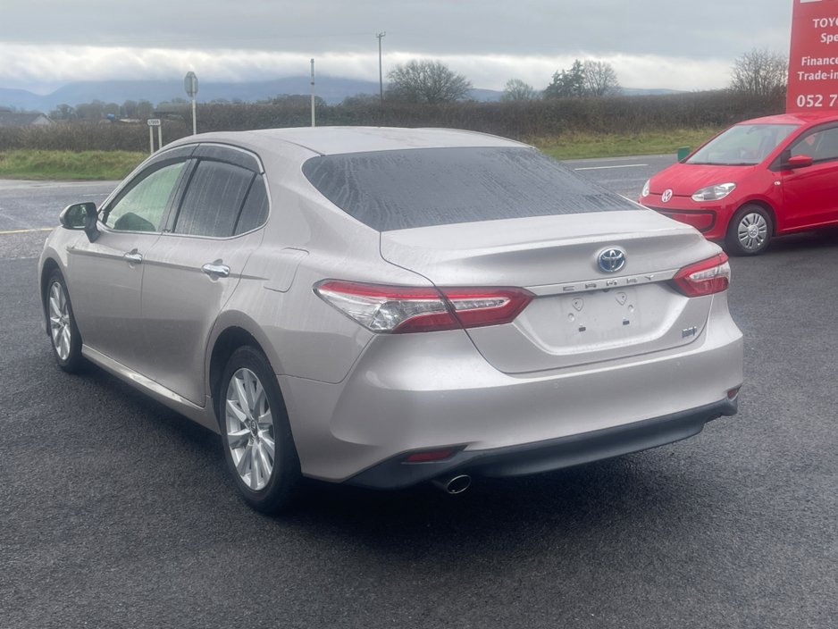 2019 Toyota Camry - image 5