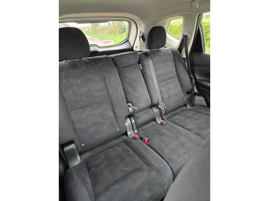 2015 Nissan X-Trail - image 9