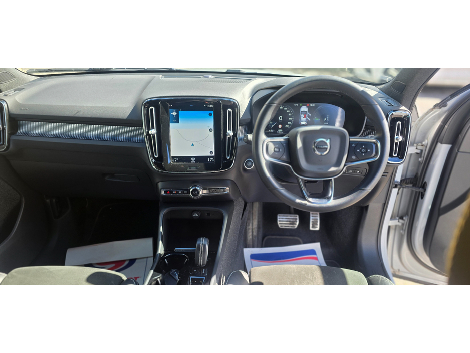 2022 Volvo XC40 - image 10