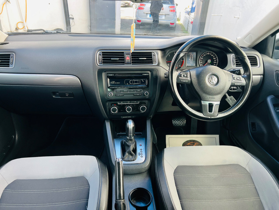 2014 Volkswagen Jetta - image 8