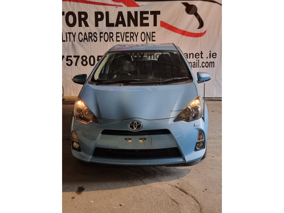 2014 Toyota Aqua - image 2