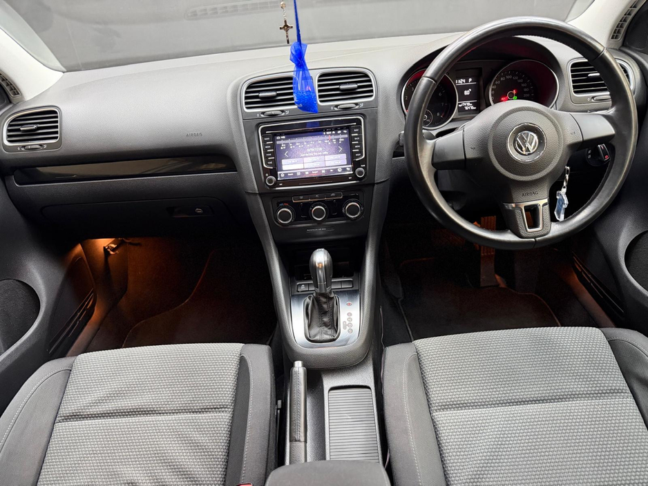 2011 Volkswagen Golf - image 11