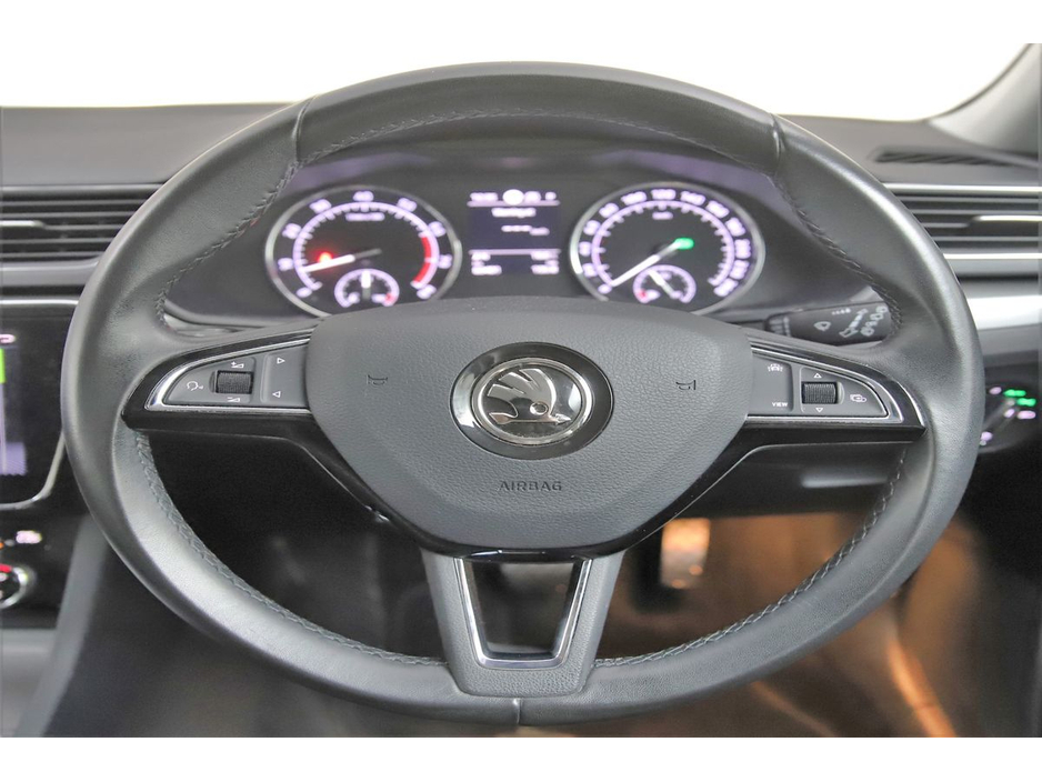 2020 Skoda Superb - image 16