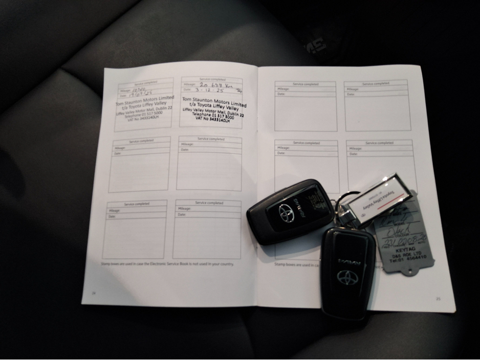 2023 Toyota Rav4 - image 8