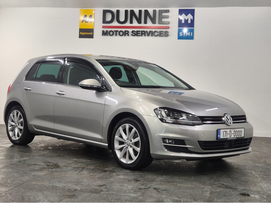 2017 Volkswagen Golf **HIGHLINE**ONLY 63000KMS**ALCANTARA SEATS*17" ALLOYS**BLIND SPOT WARNING**LANE ASSIST**KEYLESS ENTRY AND START**ADAPTIVE CRUISE CONTROL**DUAL ZONE CLIMATE CONTROL*REVERSE CAMERA*BLUETOOTH STREAMI €16,949