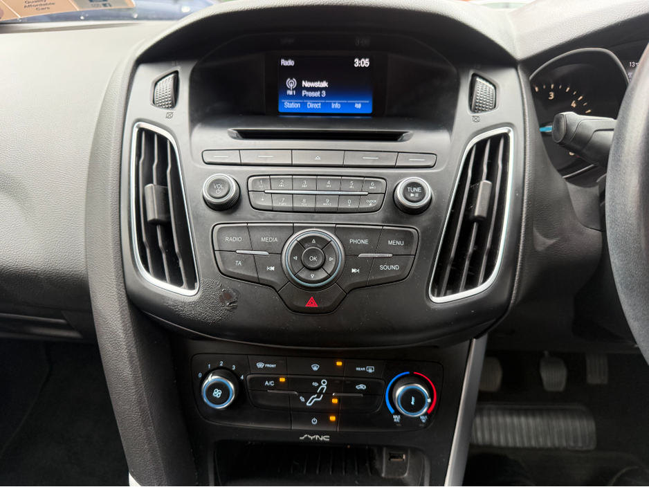 2016 Ford Focus - image 14