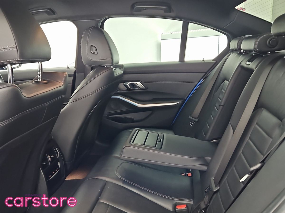 2019 BMW 3 Series - image 13