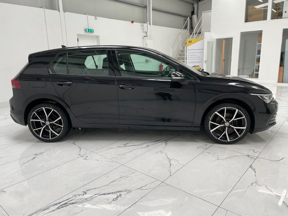 2021 Volkswagen Golf  €23,995