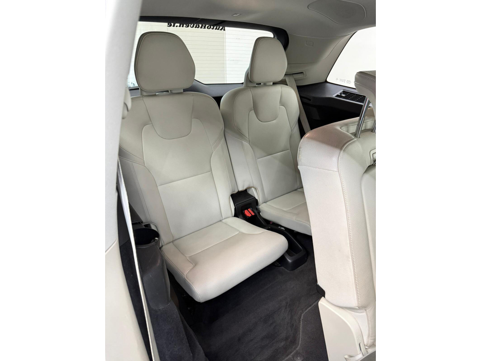 2017 Volvo XC90 - image 7