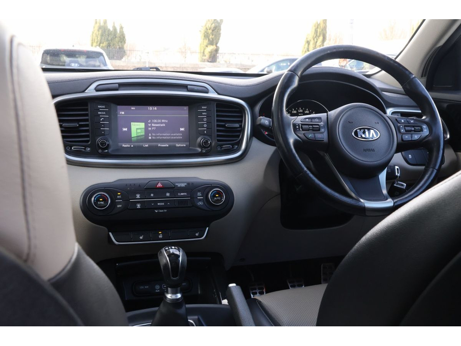 2016 Kia Sorento - image 21