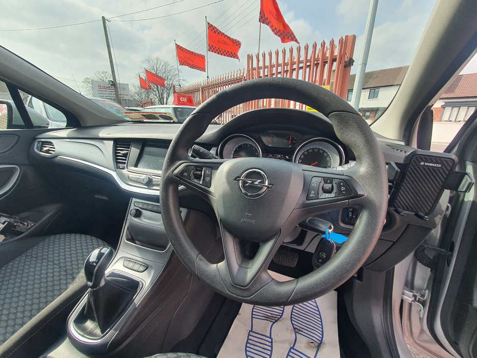 2017 Opel Astra - image 5