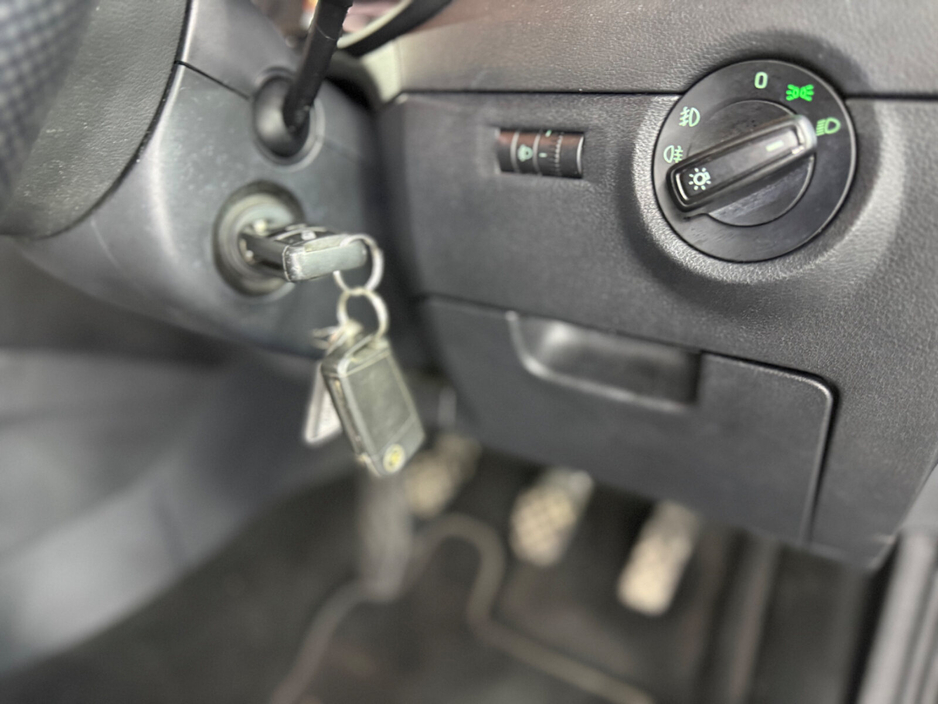 2015 Skoda Octavia - image 28