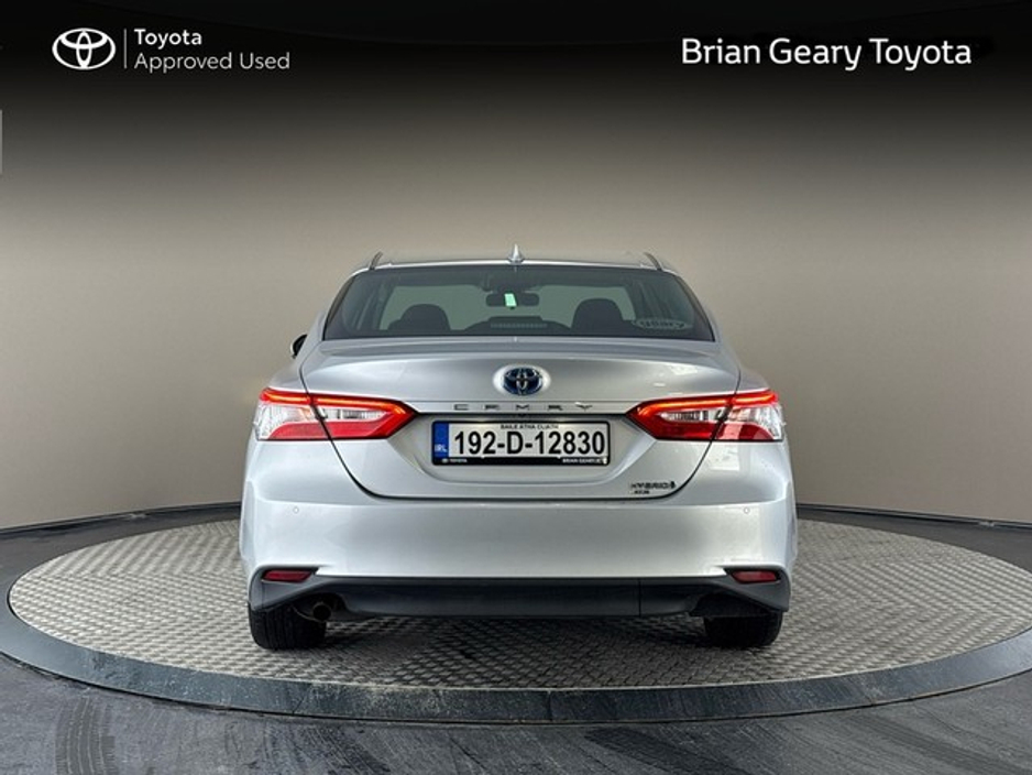 2019 Toyota Camry - image 4
