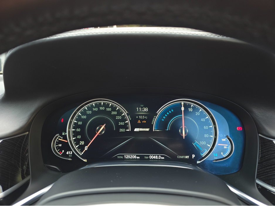 2018 BMW 7 Series - image 28