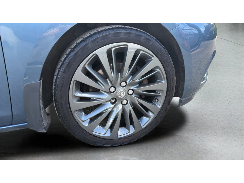 2015 Vauxhall Astra - image 8