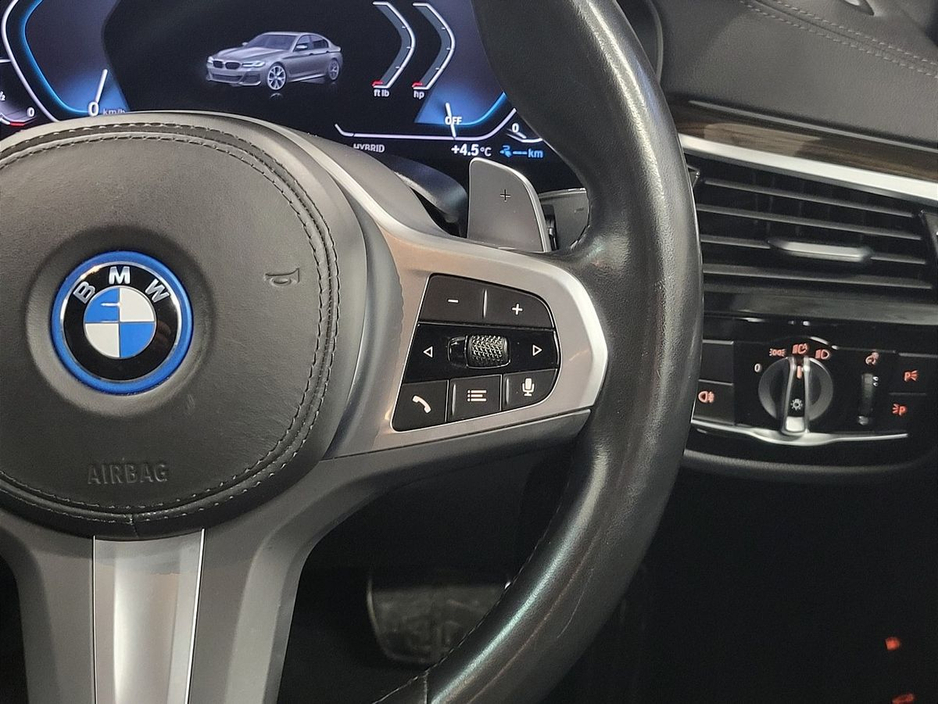 2023 BMW 5 Series - image 18