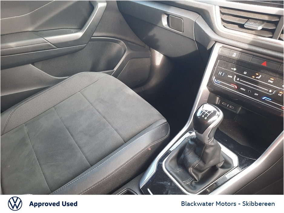 2022 Volkswagen T-Roc - image 16