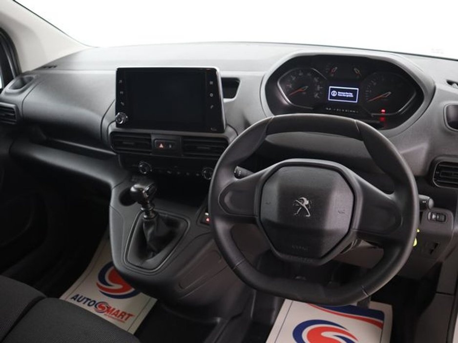 2023 Peugeot Partner - image 12